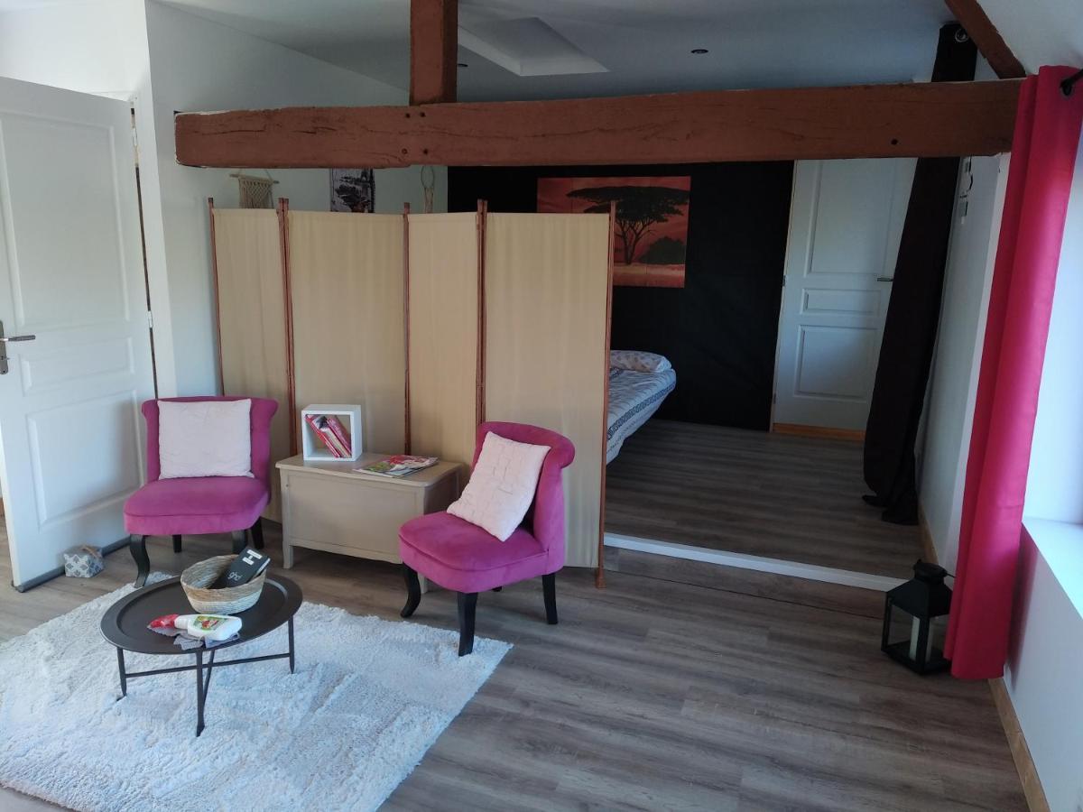 Gite "La Renaudaie" - Piscine Juvigny Les Vallees エクステリア 写真