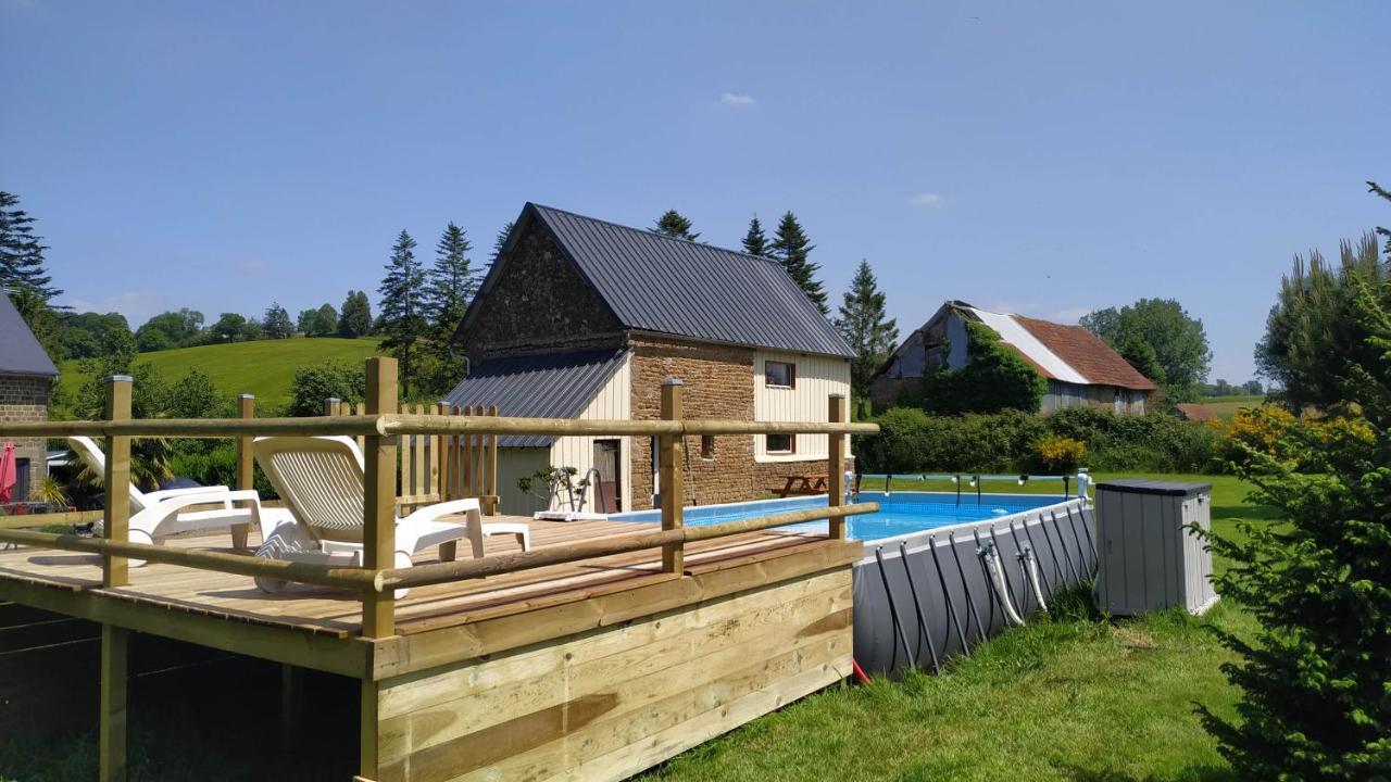 Gite "La Renaudaie" - Piscine Juvigny Les Vallees エクステリア 写真